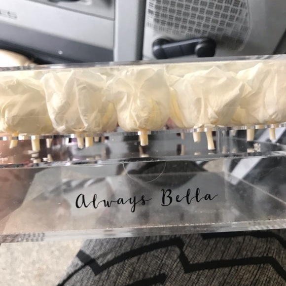 Always Bella eternal roses in case - Picture 3 of 6
